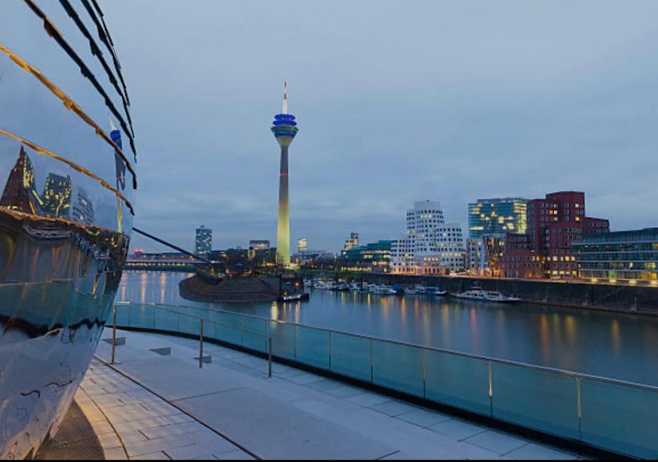 Medienhafen Apartment Direkt Am Zentrum Düsseldorf Zewnętrze zdjęcie